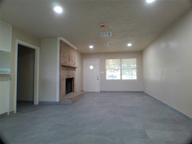 Foto del edificio - 601 Fresa Rd