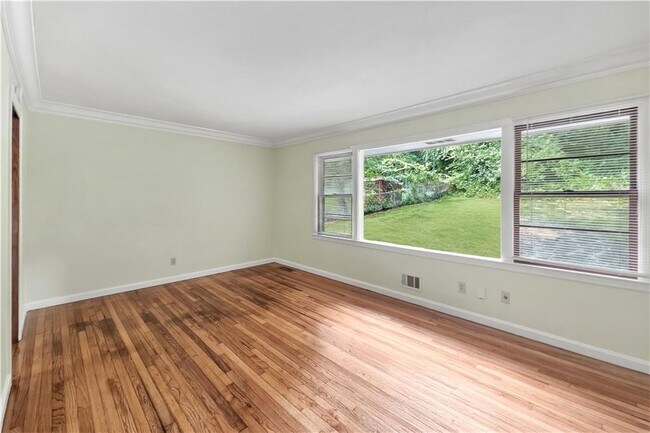 Foto del edificio - 2798 Dearwood Dr SW