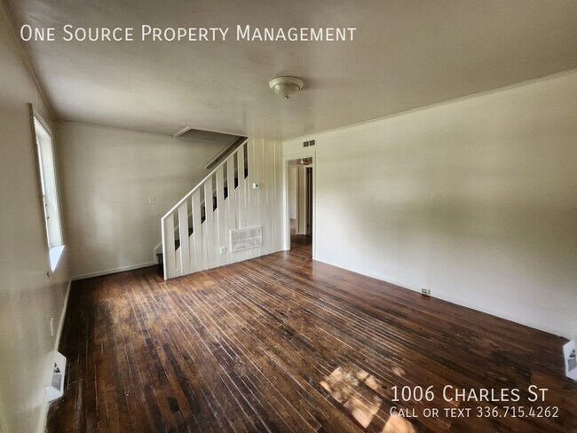 Foto del edificio - 1006 Charles St