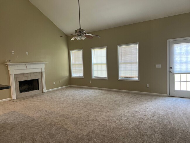 Foto del edificio - 6321 Stewart Ridge Walk