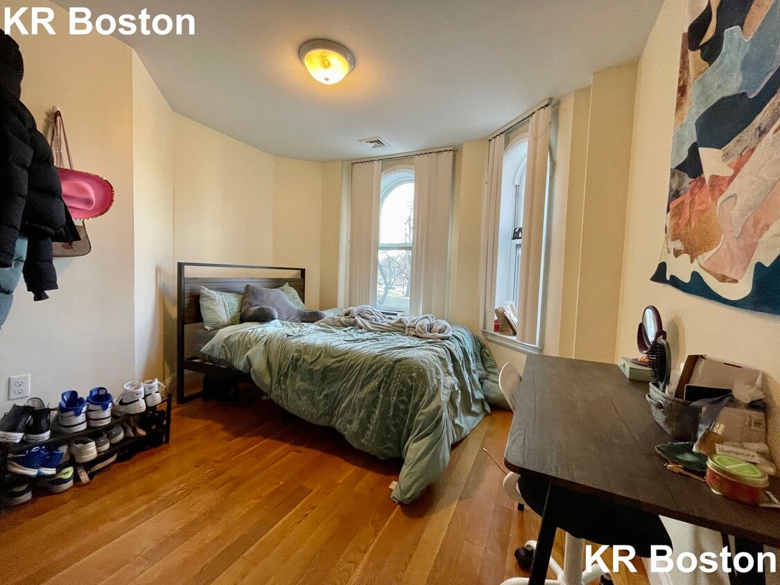 Primary Photo - 82 Westland Ave