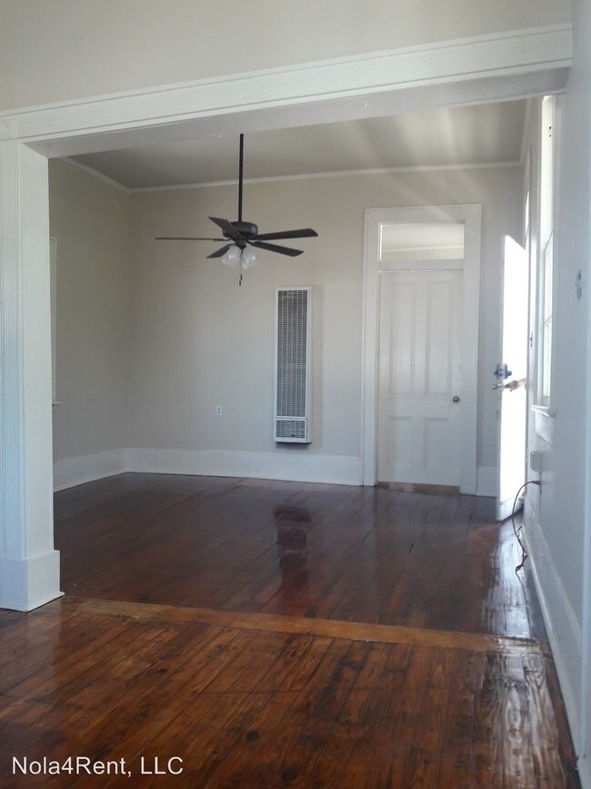 Building Photo - 2221 Burgundy St