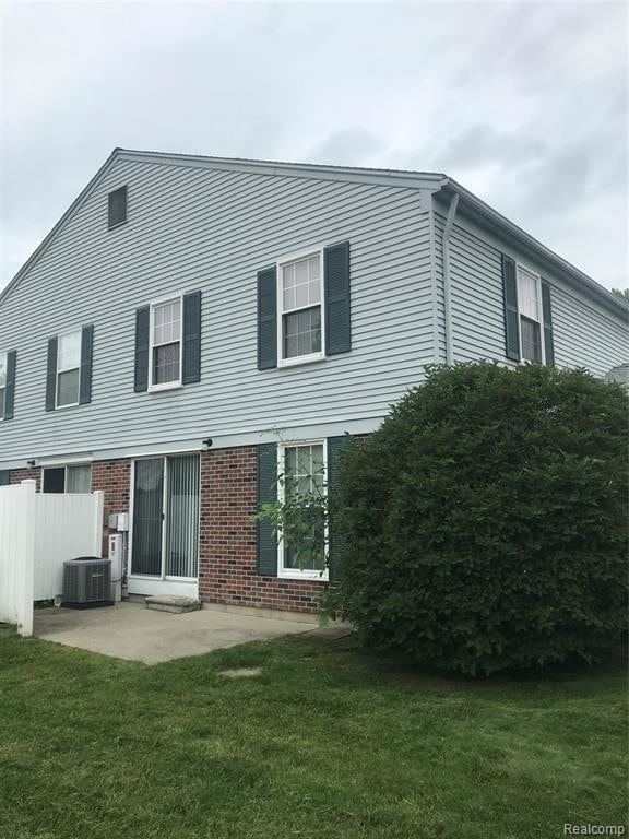 Building Photo - 24030 Meadowbridge Dr