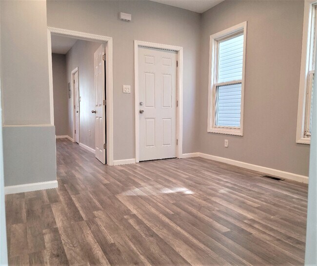 Building Photo - 1024 Bond St