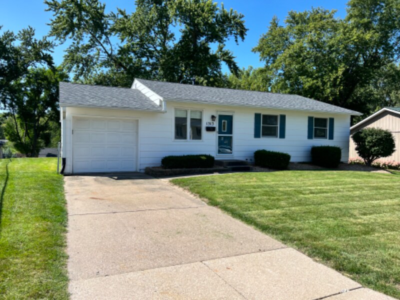 1313 Sunny Hill Ct, Bettendorf, IA 52722 House Rental in Bettendorf, IA