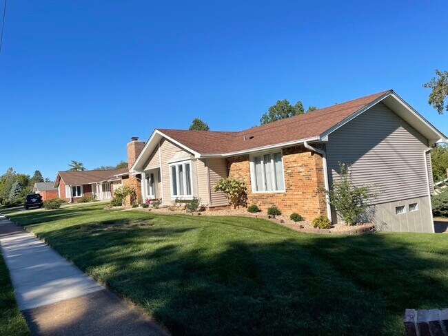 Side View - 736 Henry Ave