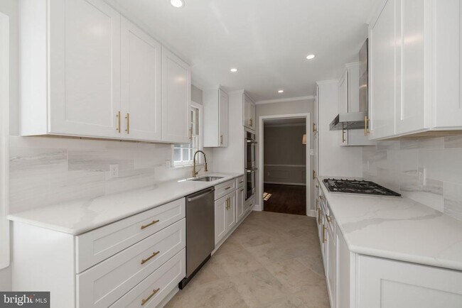 Building Photo - 4887 35th Rd N