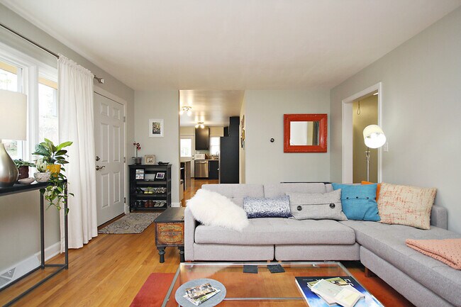 Building Photo - Raymond Ave 112