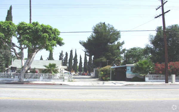 Primary Photo - 10101-10107 Garvey Ave