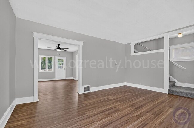 Building Photo - 1023 Shadowlawn Dr