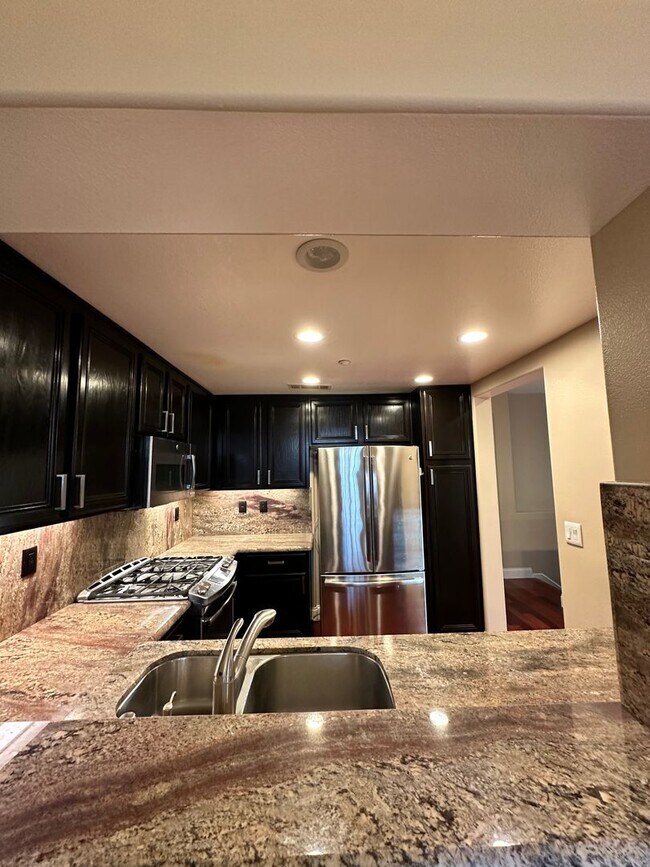 Foto del edificio - 1 Bedroom Condo for Lease in Northwood Pointe