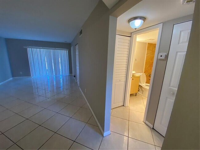 Foto del edificio - 3399 Foxcroft Rd