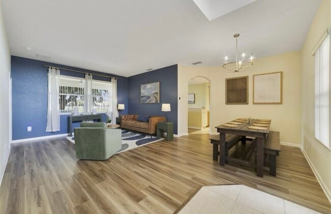 Building Photo - 2956 White Cedar Cir