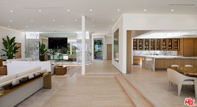 Building Photo - 365 Trousdale Pl