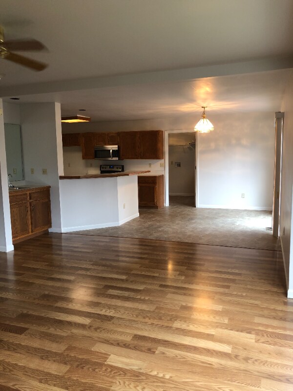 Building Photo - 3217 Country Knoll Dr