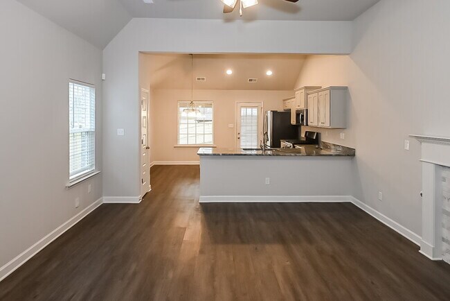 Foto del edificio - 8105 Aiden Rd
