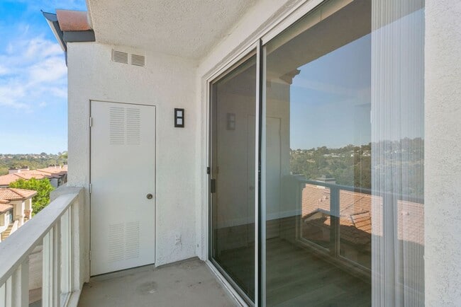 Building Photo - Updated Coastal Retreat in Laguna Niguel w...