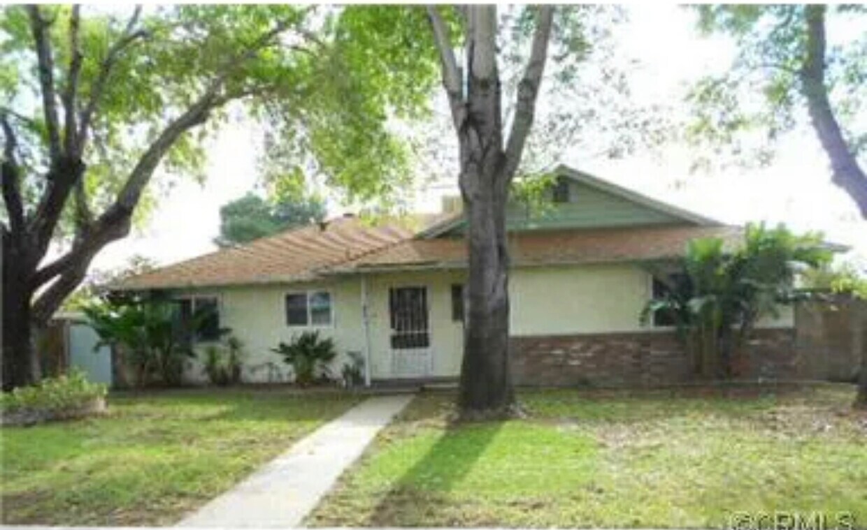Foto del edificio - 1481 N Riverside Ave