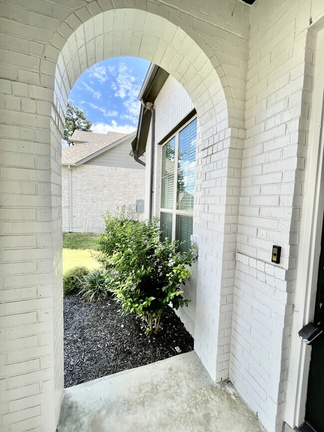 Foto del edificio - 126 Huntwick Dr