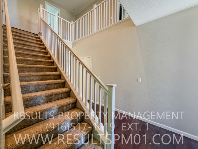 Building Photo - 1041 Bridlewood Dr