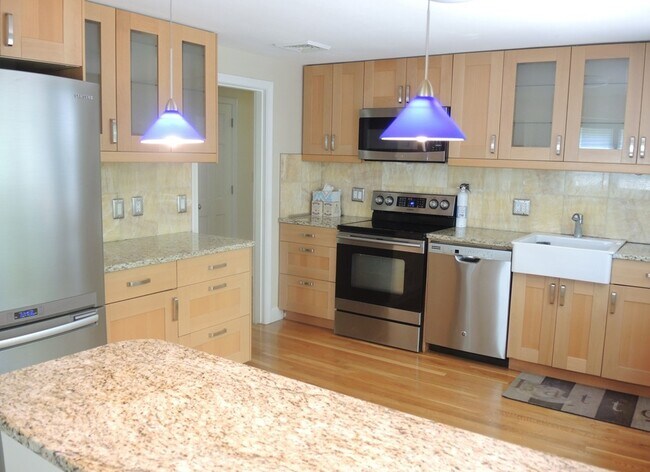 Building Photo - 14 Gilbert Rd