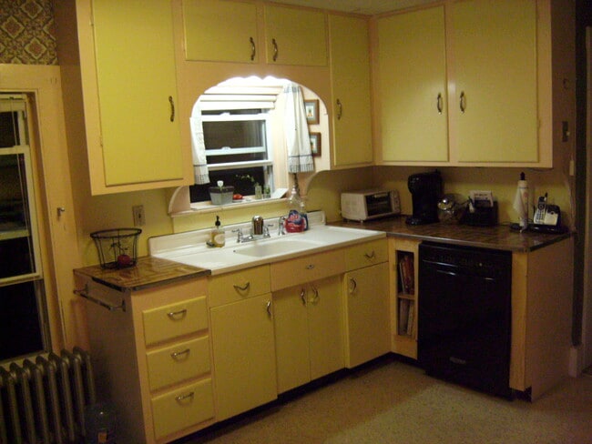 Building Photo - 39 Exeter Rd