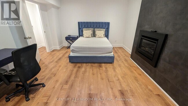 Building Photo - 93 Perivale Crescent