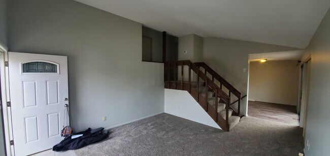 Foto del edificio - 8420 Lane Pl