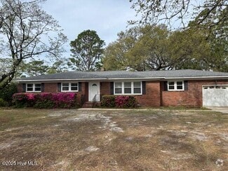 Building Photo - 9 Bedford Forest Dr