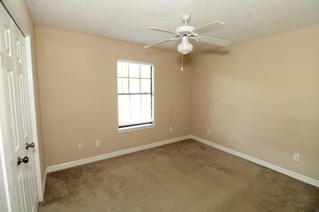 Foto del edificio - 113 Silver Bay Ln