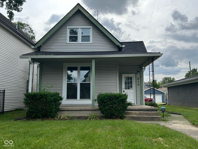 Building Photo - 814 N Beville Ave
