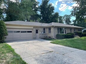 Building Photo - 3670 Yellowstone Dr SW