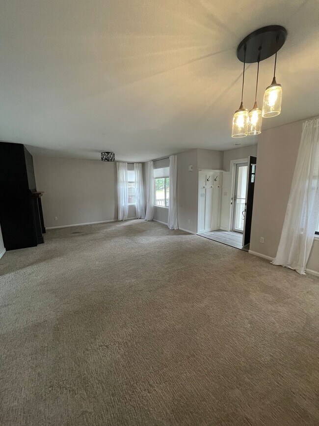 Foto del edificio - Charming Quincy Lake Home with Modern Upgr...