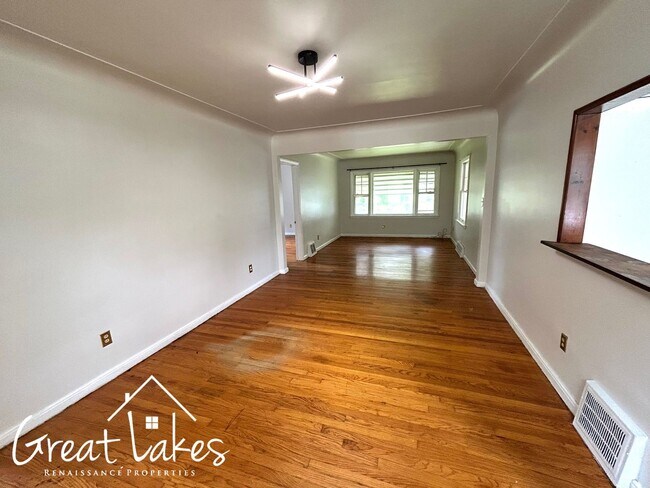 Foto del edificio - Beautiful 3 Bedroom 1 Bathroom now availab...