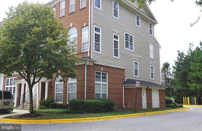 Foto del edificio - 901 Pine Forest Ln