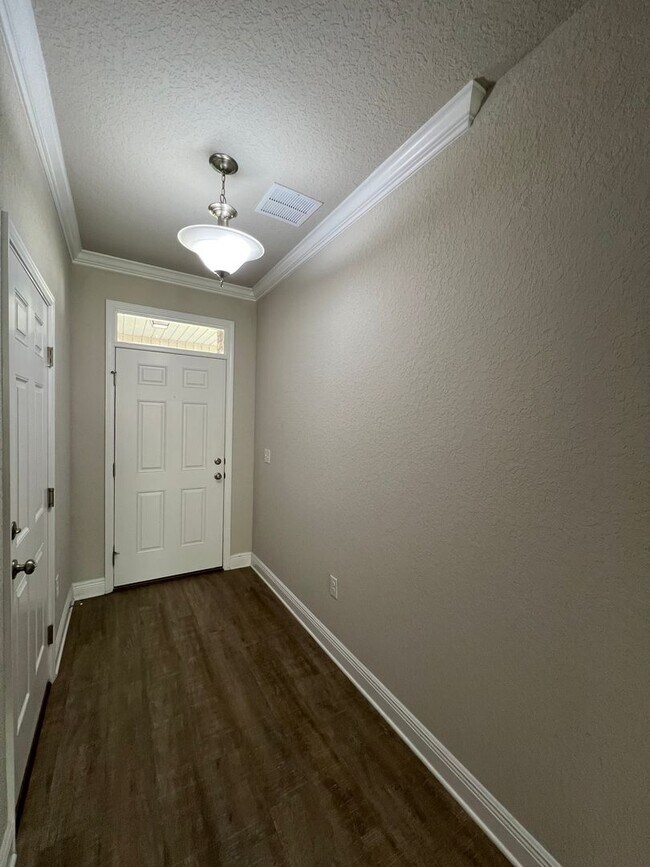Building Photo - Stylish 4 Bedroom