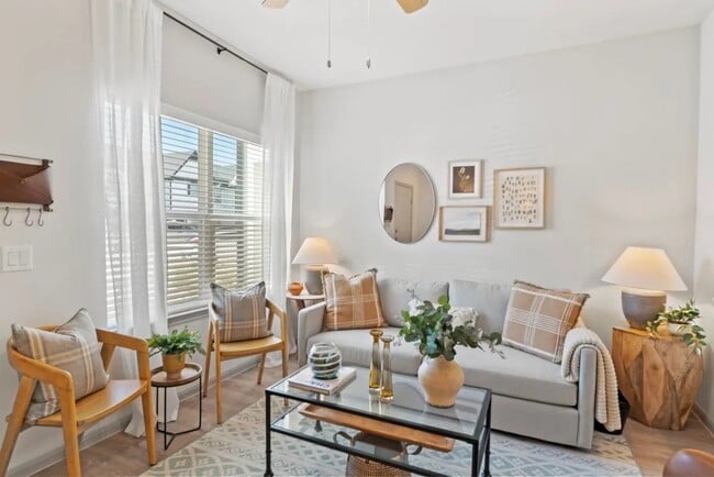 Building Photo - Luxe Loft Living: 3BR Apartment with Lofte...