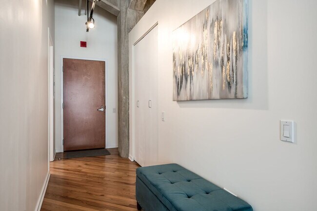 Building Photo - 210 S Desplaines St
