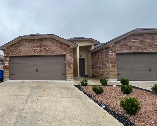 Foto del edificio - Seguin Duplex Available Now