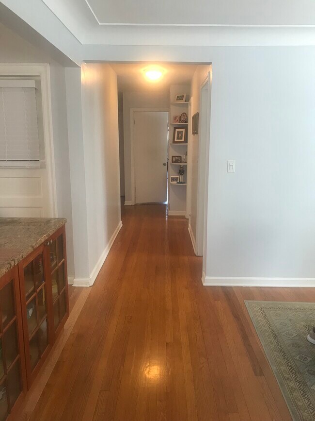 Building Photo - 152 N Euclid Ave