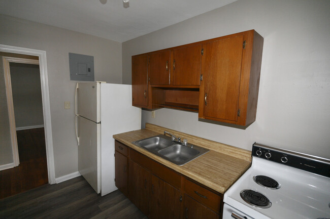 Building Photo - 543 Camden Rd