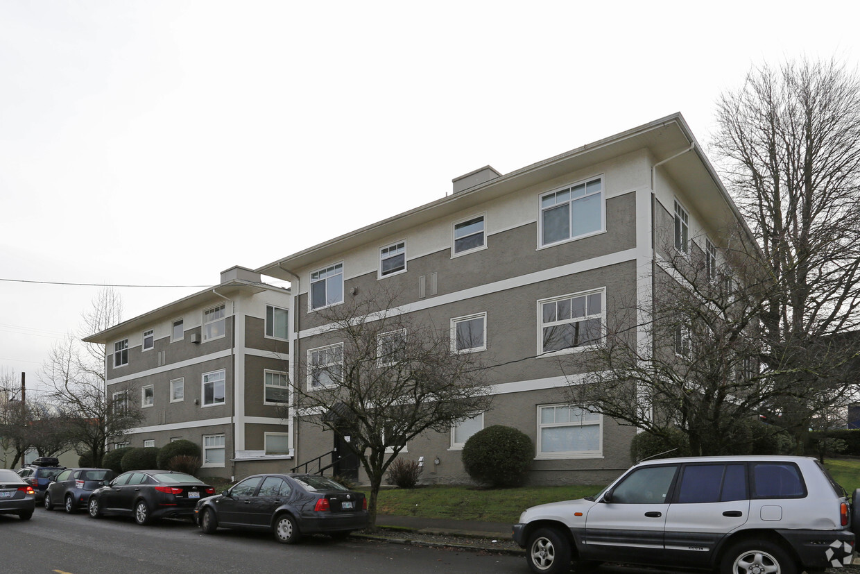 Primary Photo - Sandy Park Apartments