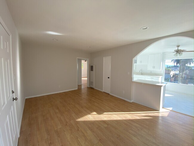Foto del edificio - 12641 Vanowen St
