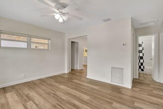 Building Photo - 5500 N Andrews Ave