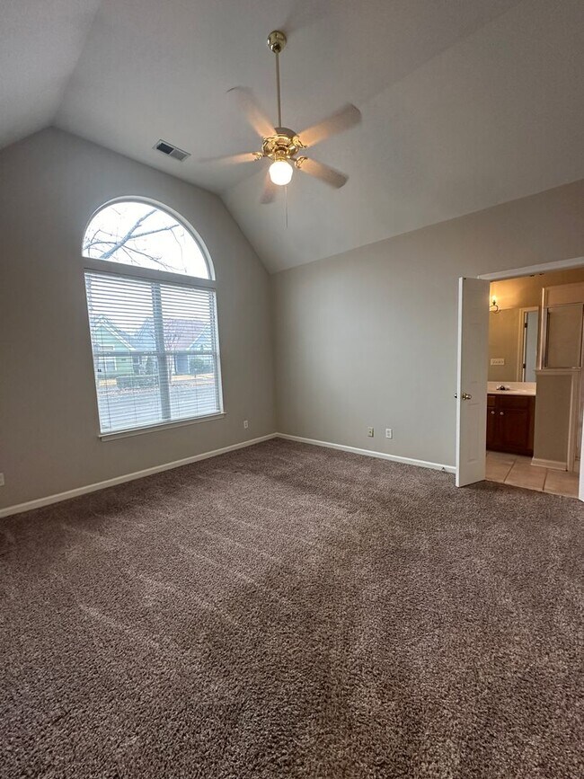 Building Photo - Adorable 3 bd 2 bath with all new paint an...