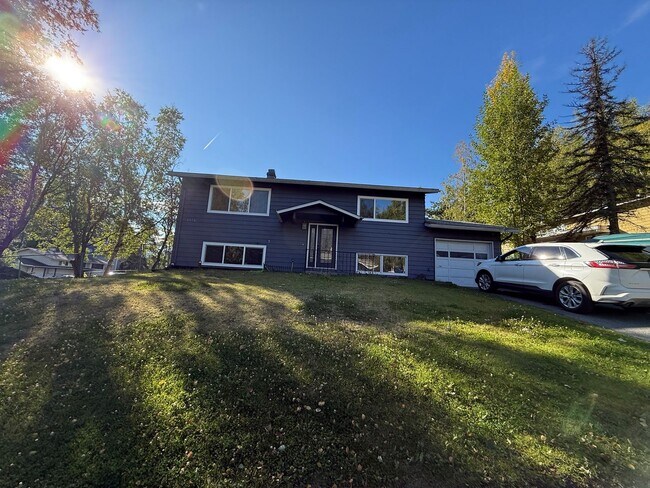 Foto del edificio - 4BD/2BA Anchorage Home – New Carpet, Fenced Yard, Near JBER