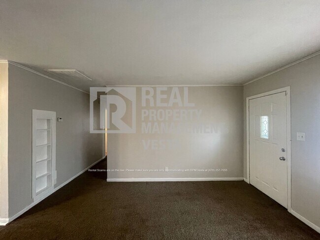 Building Photo - 4342 Pinedale Dr