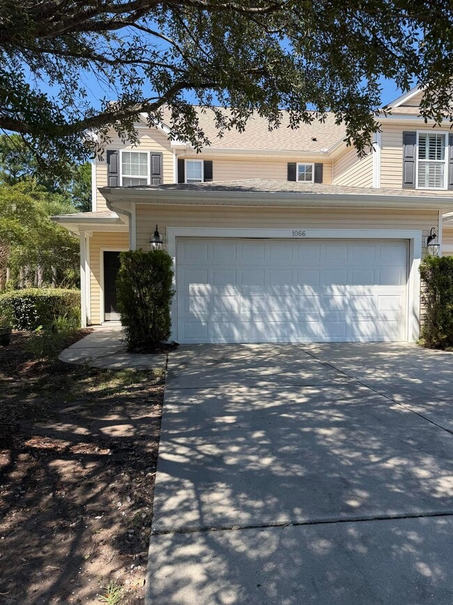 Building Photo - 1066 Fairway Ln