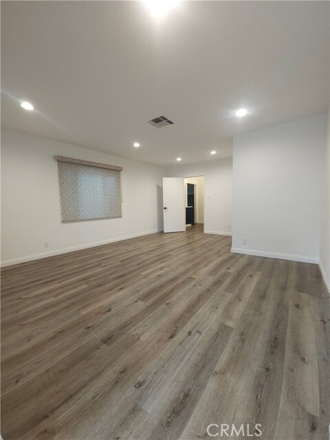 Foto del edificio - 17423 Burbank Blvd