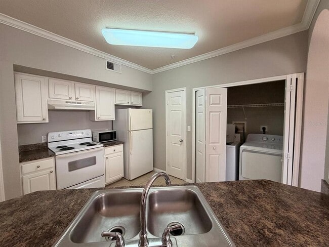 Foto del edificio - 911 N Orange Ave